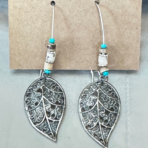 2/$15 Silver tone dangle earrings w/beads Leaves have filigree design - Picture 4 of 15
